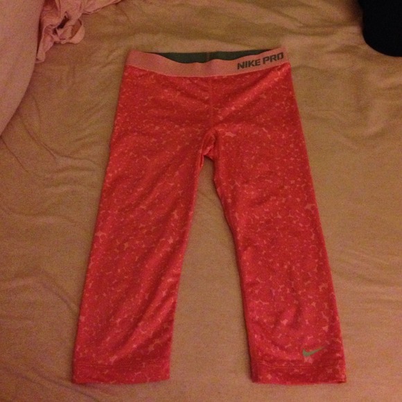 ON HOLD! Nike pro pink leggings