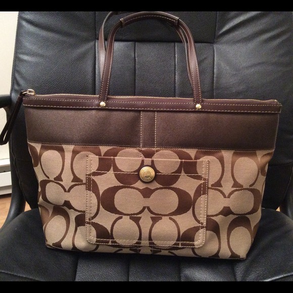 💯Authentic  Coach Medium Size Purse