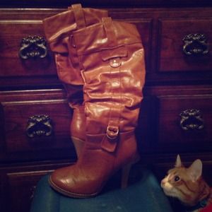 Light brown/tan leather boots