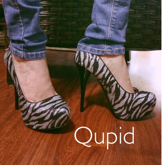 🎀HOST PICK🎀 ~Qupid Glitter Pumps