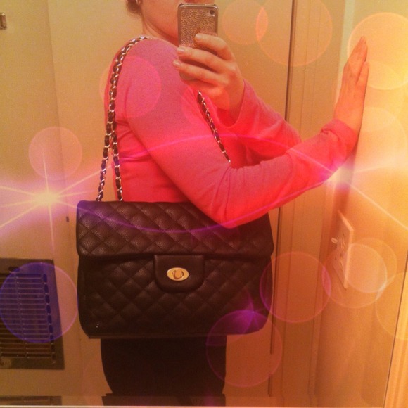 Handbags - ✨✨Black Quilted Handbag✨✨