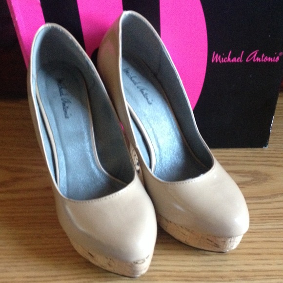 Michael Antonio Nude Pumps - Picture 2 of 4