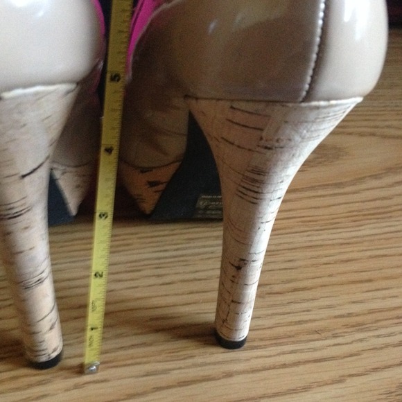 Michael Antonio Nude Pumps - Picture 3 of 4