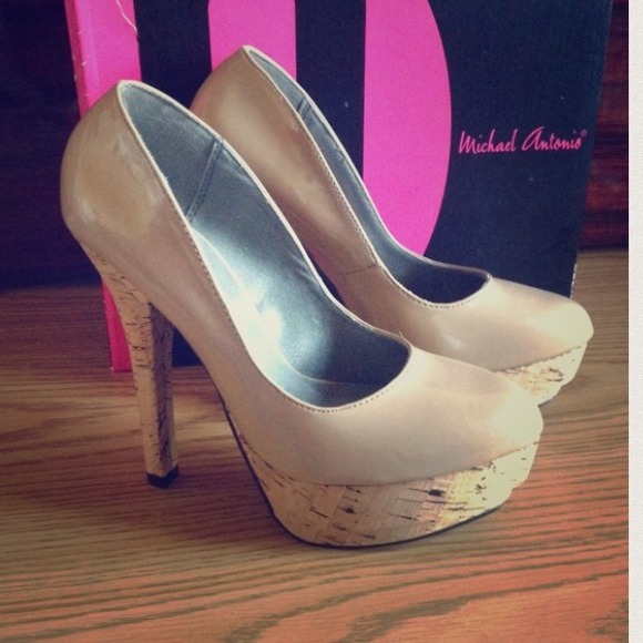 Michael Antonio Nude Pumps - Picture 4 of 4