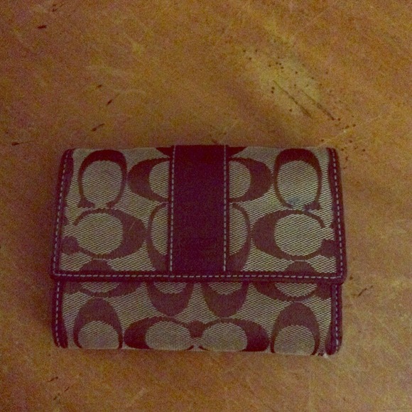🌺SOLD ON ANOTHER SITE🌺%AUTHENTIC COACH WALLET⭐️