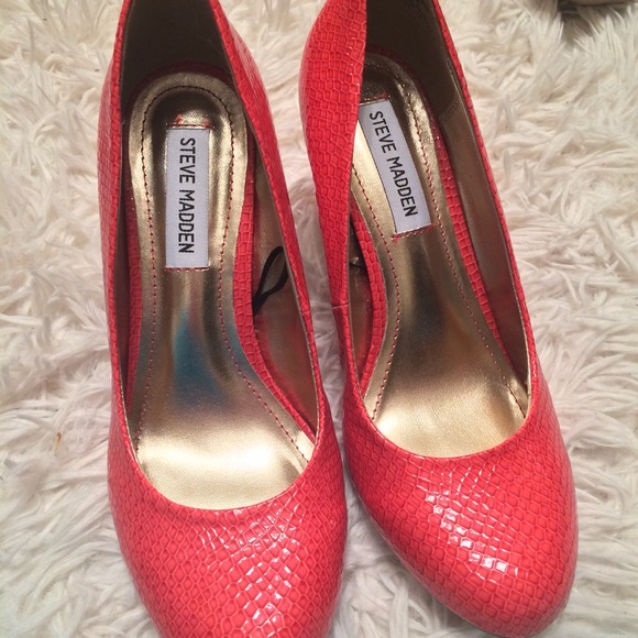 Steve Madden Shoes - Steve Madden Red Pump "P-Lonni"