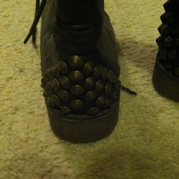 Boots - Picture 2 of 3