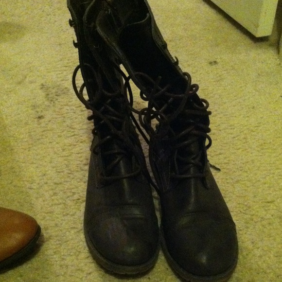 Boots - Picture 3 of 3