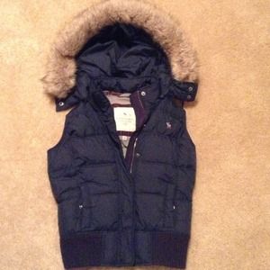 ABERCROMBIE AND FITCH PUFFER VEST W/ FUR HOOD!
