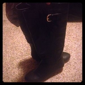 Cute Black mini wedge boots!