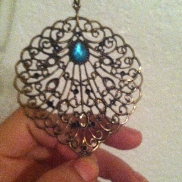 Necklace - Picture 2 of 3