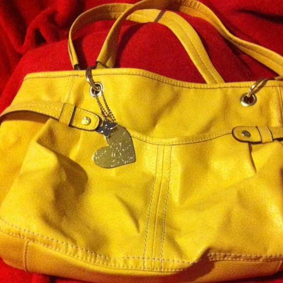 🚫SOLD🚫Yellow faux leather shoulder bag