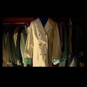 Gap trenchcoat
