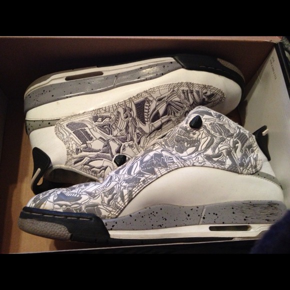 Authentic Jordan's - Picture 2 of 4