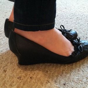 Black wedges