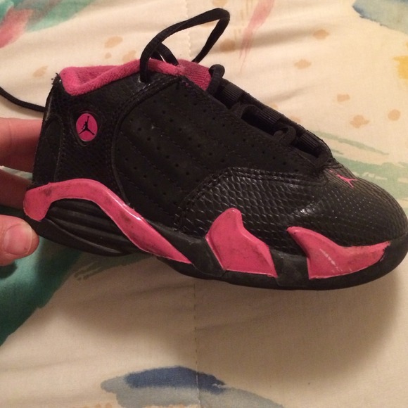 Black n pink J'S