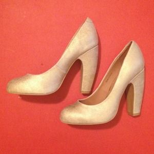 Classy Gold 4 inch heels.