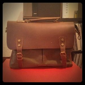 Vintage style camera / laptop messenger bag.