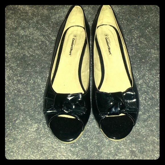 Peeptoe flats with bow