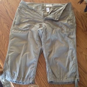 Army green Gap clam diggers