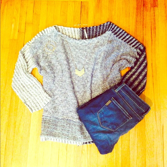 SOLD IN BUNDLE/Free People Sweater