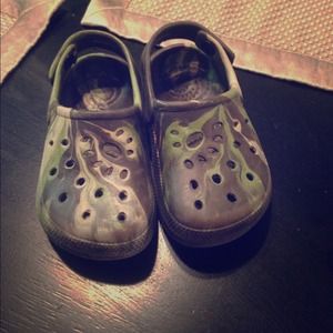 Toddler camo crocks