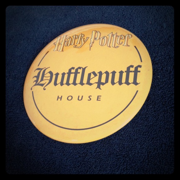 Jewelry - Harry Potter Hufflepuff House Button