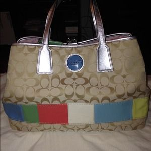 Lovely COACH shoulder tote!! Pristine condition