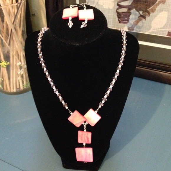 SOLD‼️ 🌸PINK CRYSTAL & SHELLS JEWELRY SET🌸