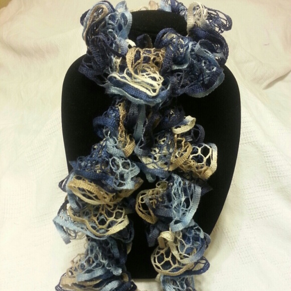 Handmade lace scarf - Picture 1 of 2