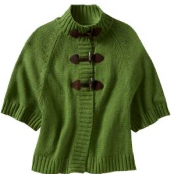 Toggle Buttoned Cape Sweater 💚💚💚