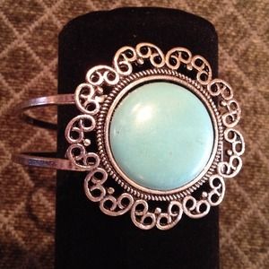 Vintage look turquoise cuff bracelet - nice look!