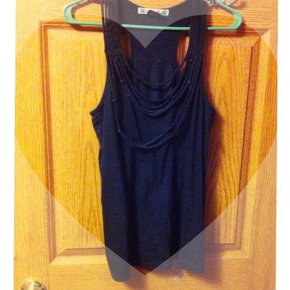 Tanktop dangling looped string.
