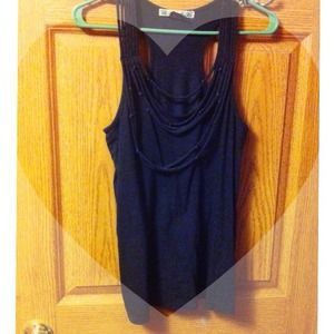 Tanktop dangling looped string.