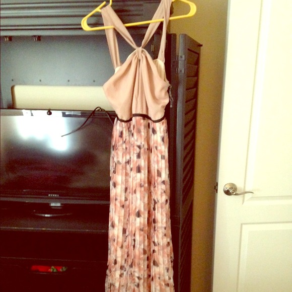 Gorgeous maxi dress.