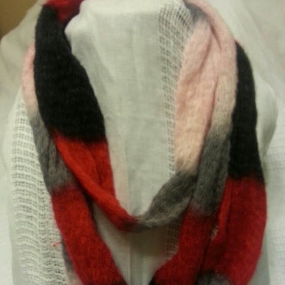 Handmade infinity scarf - Picture 1 of 4