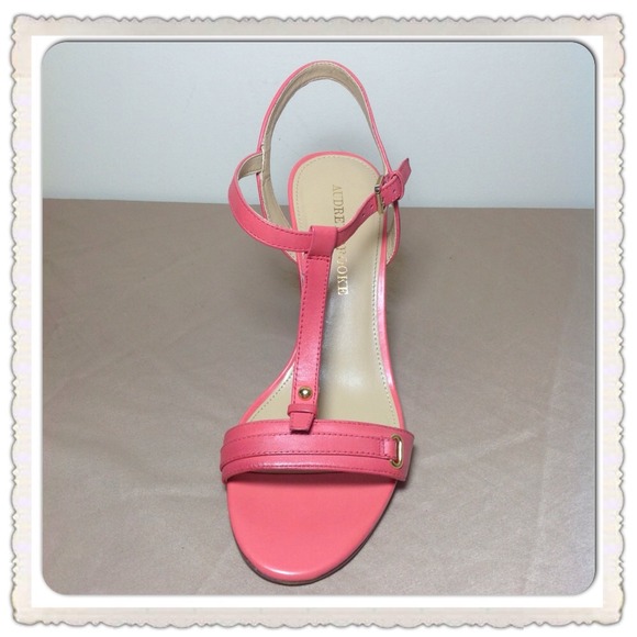 🌹SALE🌹Audrey Brooke Leather Wedge - Picture 2 of 4