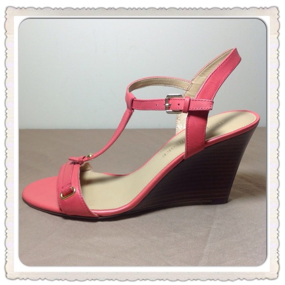 🌹SALE🌹Audrey Brooke Leather Wedge - Picture 3 of 4