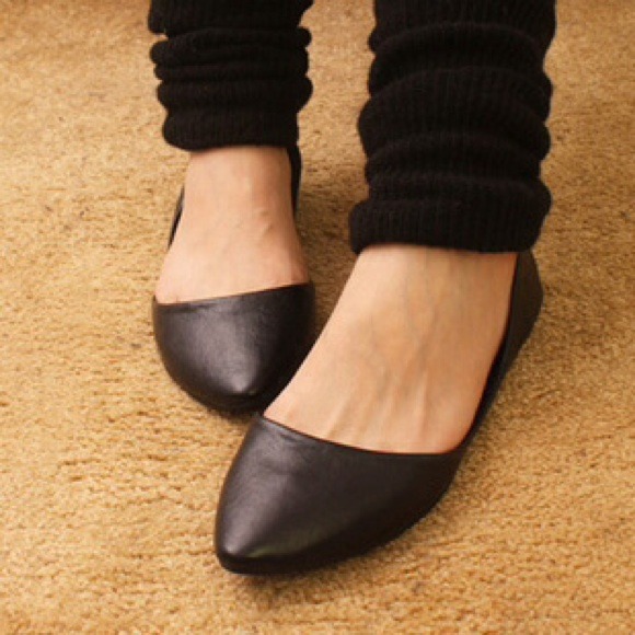BLACK POINTY TOE FLATS