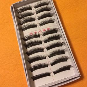 False eyeslashes