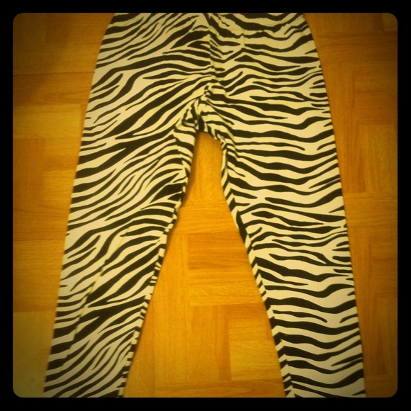 Brand spanking new zebra leggings❤️