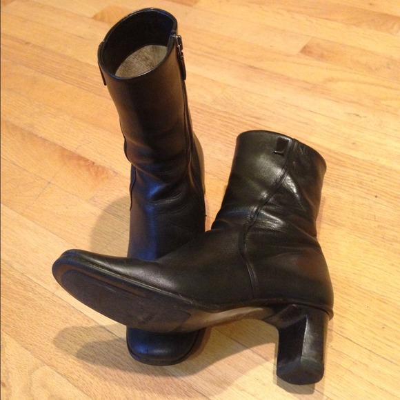 Black leather boots - Picture 2 of 3