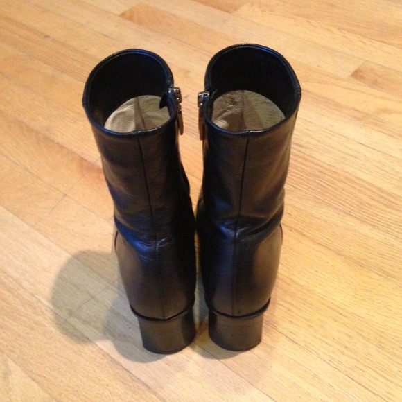 Black leather boots - Picture 3 of 3