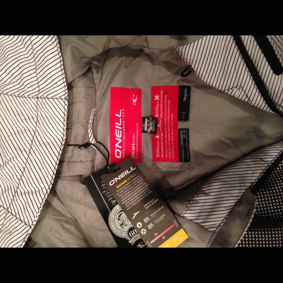 O'Neill ski/snowboard jacket. ❄️🏂🎿 - Picture 3 of 4