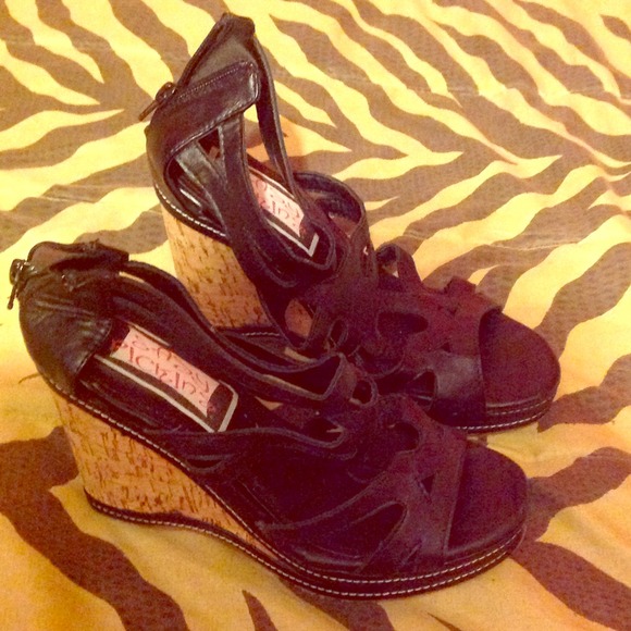 Black wedge sandal nwt