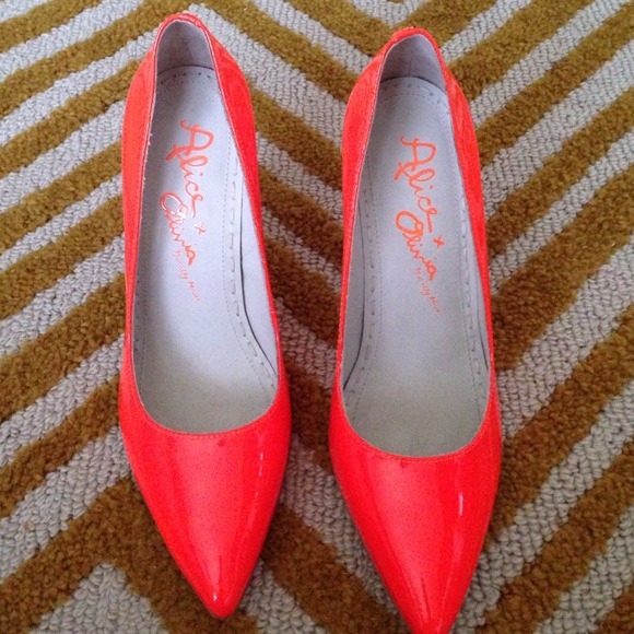 Alice & Olivia neon orange patent leather pumps