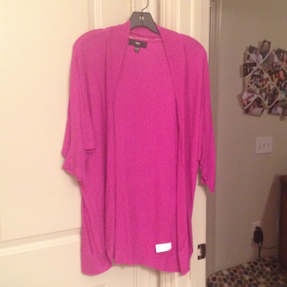 SOLD in bundle!!! Fuschia Mossimo open sweater top