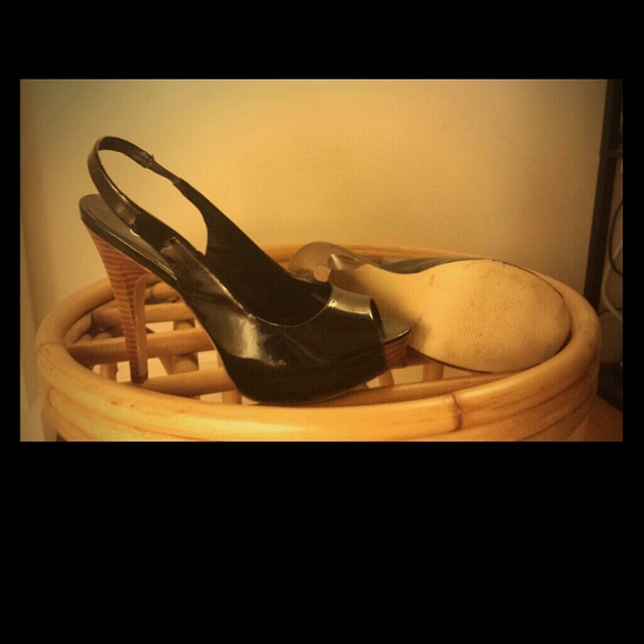 Gorgeous black heels!!