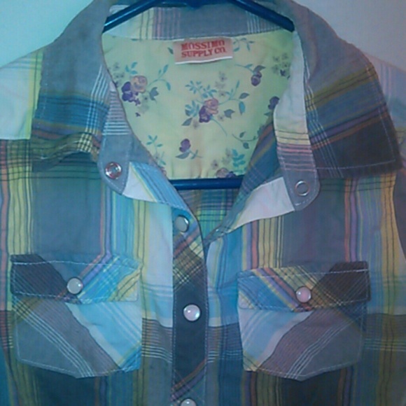 Plaid botton up