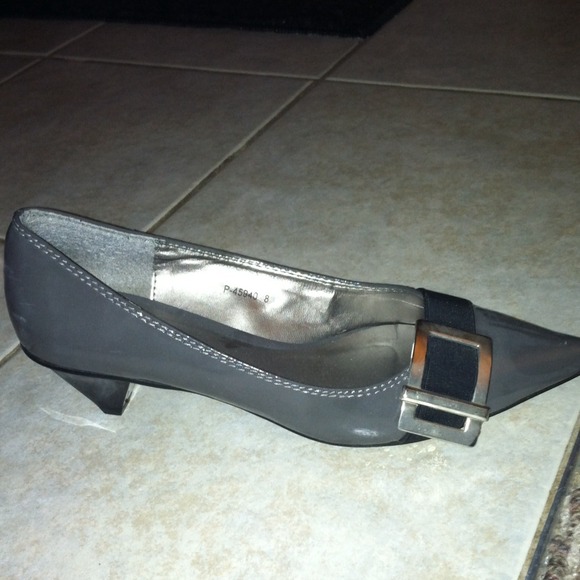 Leather closed toe flats